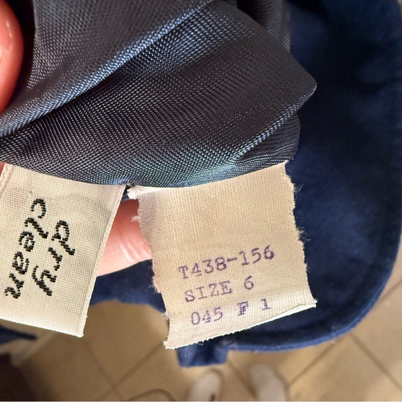 Vintage Pendleton Navy Virgin Wool Blazer | USA Made | Crest Buttons | Size 6 - Picture 5 of 8